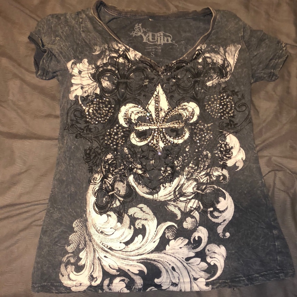 Yujin gray t-shirt. Size small